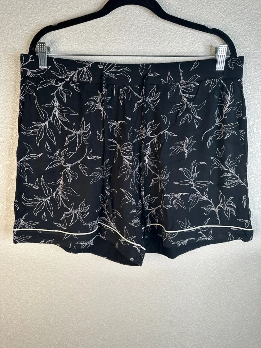 Cozy Earth Bamboo Stretch Knit Classic Pajama Shorts Black‎ Botanical New!